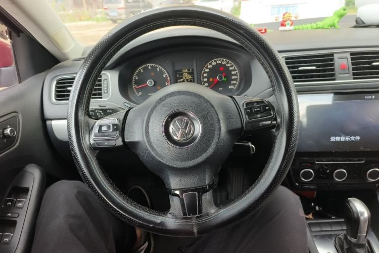 Used Volkswagen Sagitar 2012 1.6L Automatic Comfort Edition Steering Wheel