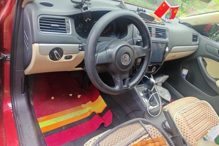 Used Volkswagen Sagitar 2012 1.6L Automatic Comfort Edition Steering Wheel
