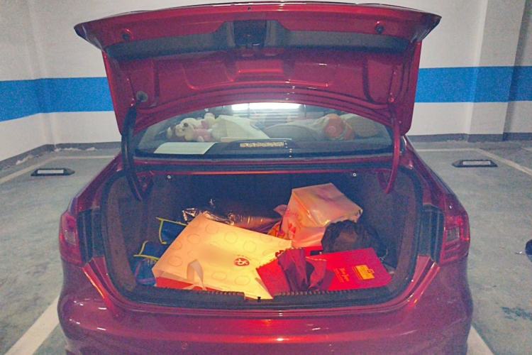 Used Volkswagen Sagitar 2012 1.6L Automatic Fashion Edition Trunk