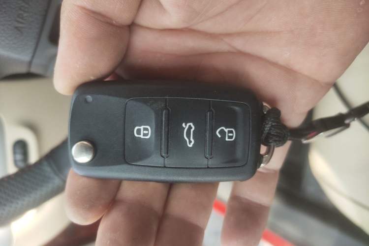 Used Volkswagen Sagitar 2012 1.6L Automatic Comfort Edition Vehicle Key