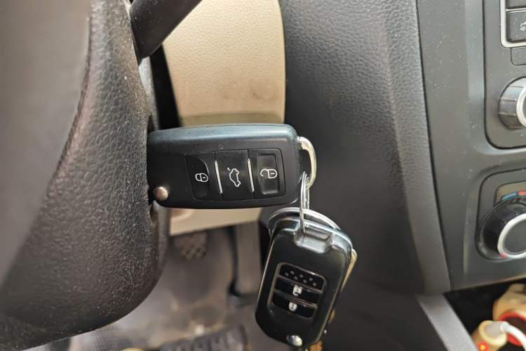 Used Volkswagen Sagitar 2012 1.6L Manual Comfort Model Vehicle Key