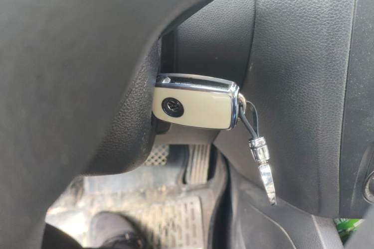 Used Volkswagen Sagitar 2012 1.6L Automatic Fashion Edition Vehicle Key