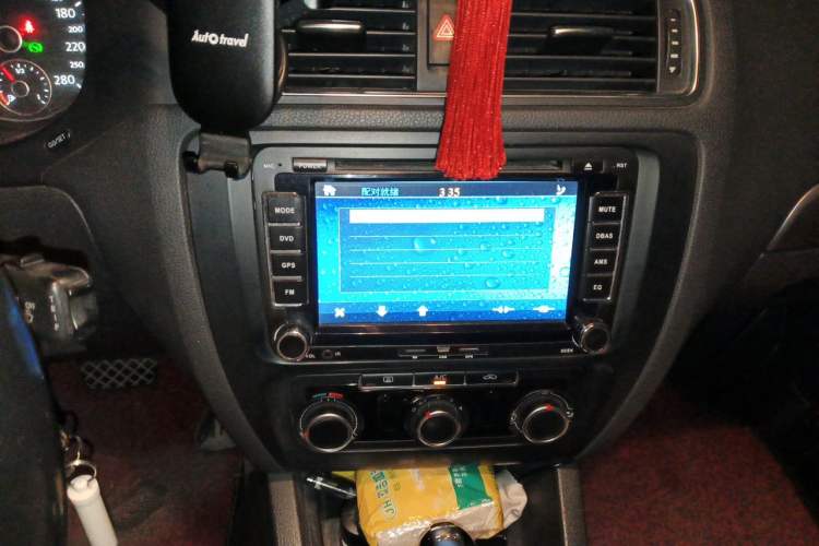 Used Volkswagen Sagitar 2012 1.4TSI Automatic Fashion Edition Audio And AC Panel