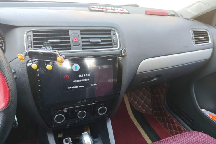Used Volkswagen Sagitar 2012 1.6L Automatic Comfort Edition Audio And AC Panel
