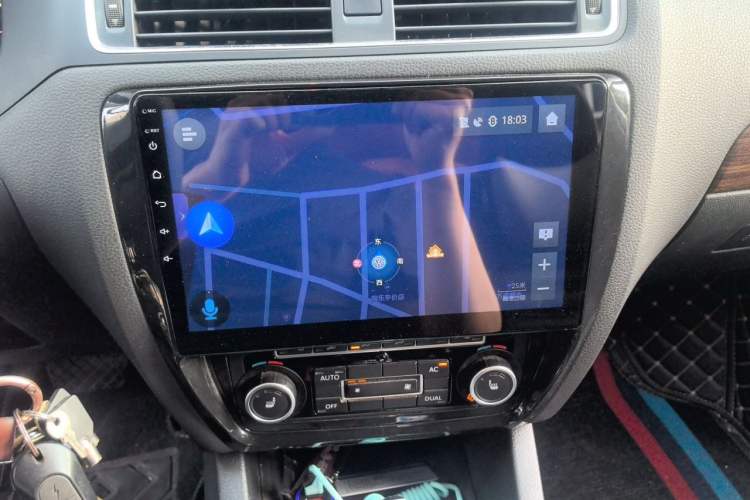 Used Volkswagen Sagitar 2012 1.4TSI Automatic Flagship Edition Audio And AC Panel