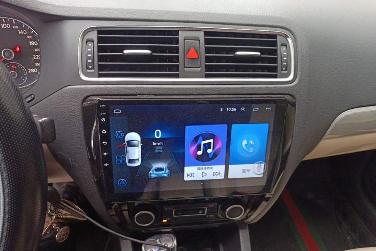 Used Volkswagen Sagitar 2012 1.4TSI Manual Luxury Model Audio And AC Panel