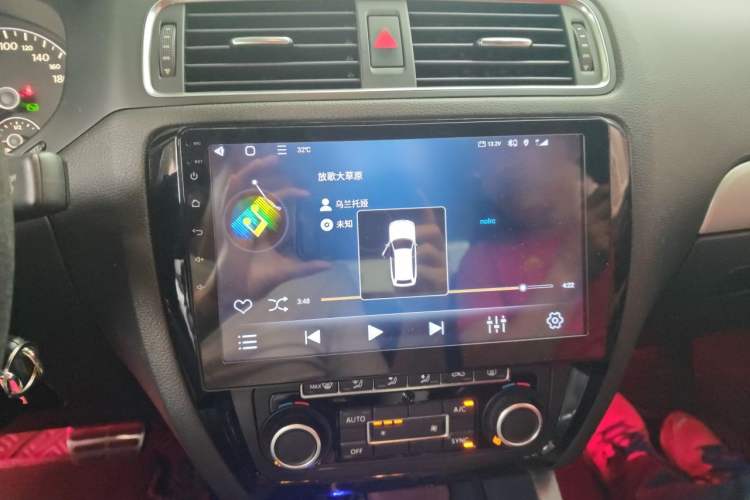 Used Volkswagen Sagitar 2012 1.4TSI Automatic Luxury Edition Audio And AC Panel