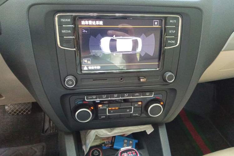Used Volkswagen Sagitar 2012 1.4TSI Automatic Luxury Edition Audio And AC Panel