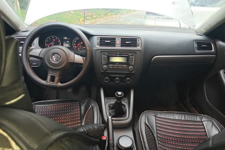 Used Volkswagen Sagitar 2012 1.4TSI Manual Fashion Edition Center Console