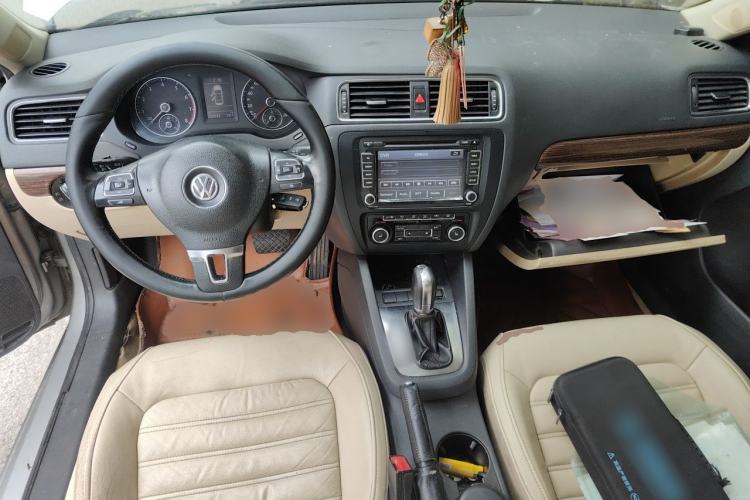 Used Volkswagen Sagitar 2012 1.4TSI Automatic Flagship Edition Center Console