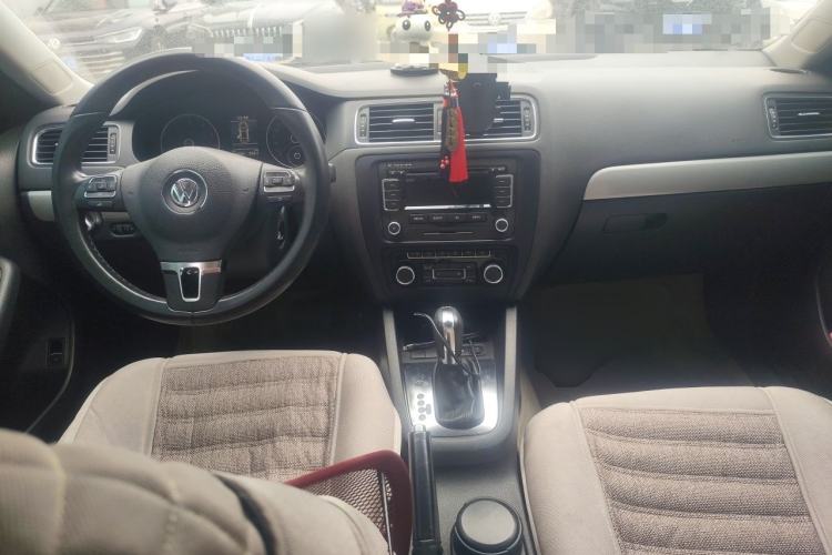 Used Volkswagen Sagitar 2012 1.4TSI Automatic Luxury Edition Center Console