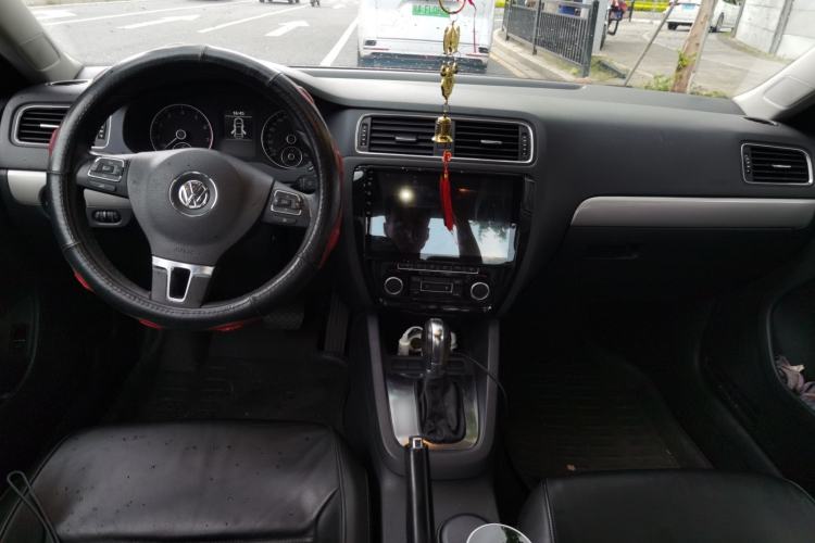 Used Volkswagen Sagitar 2012 1.4TSI Automatic Luxury Edition Center Console