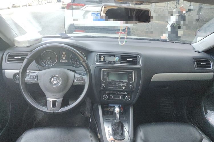 Used Volkswagen Sagitar 2012 1.4TSI Automatic Luxury Edition Center Console