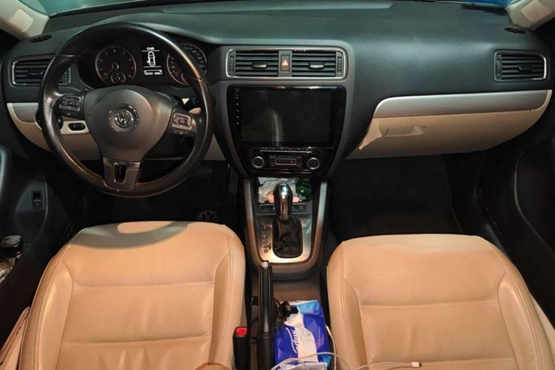 Used Volkswagen Sagitar 2012 1.4TSI Automatic Luxury Edition Center Console