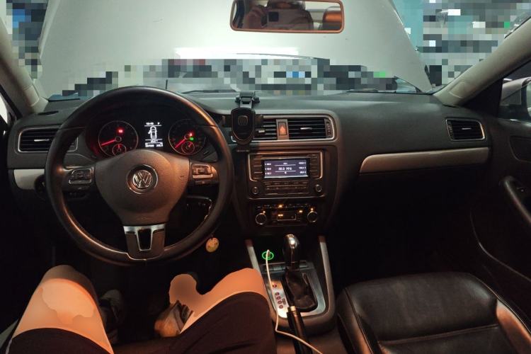 Used Volkswagen Sagitar 2012 1.4TSI Automatic Fashion Edition Center Console