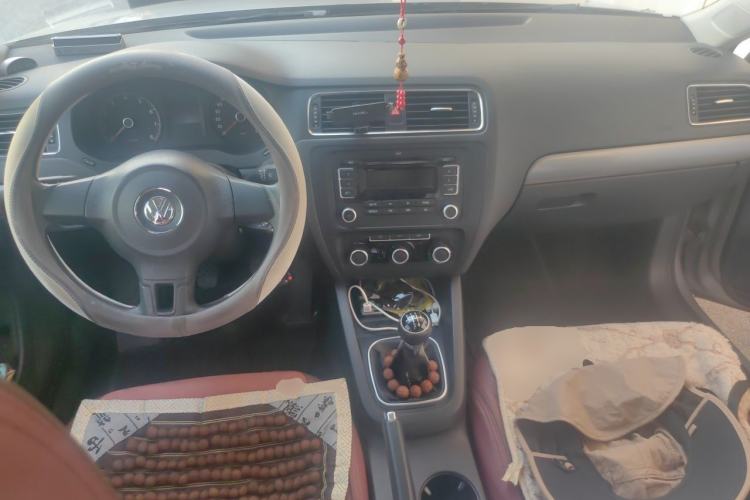 Used Volkswagen Sagitar 2012 1.6L Manual Fashion Edition Center Console