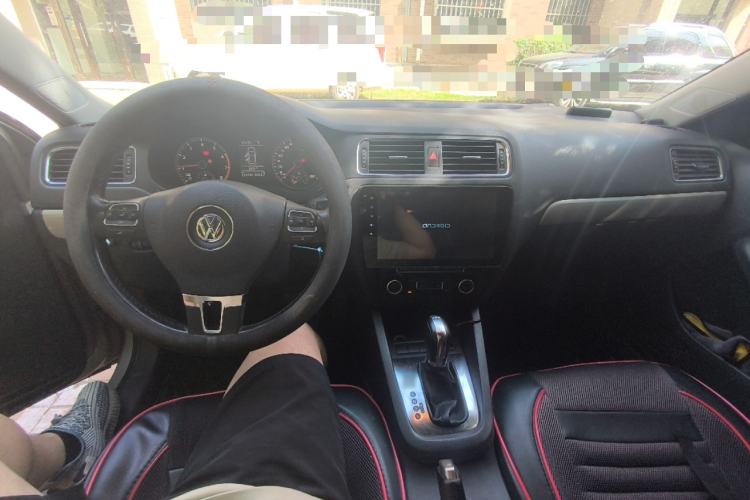 Used Volkswagen Sagitar 2012 1.4TSI Automatic Luxury Edition Center Console