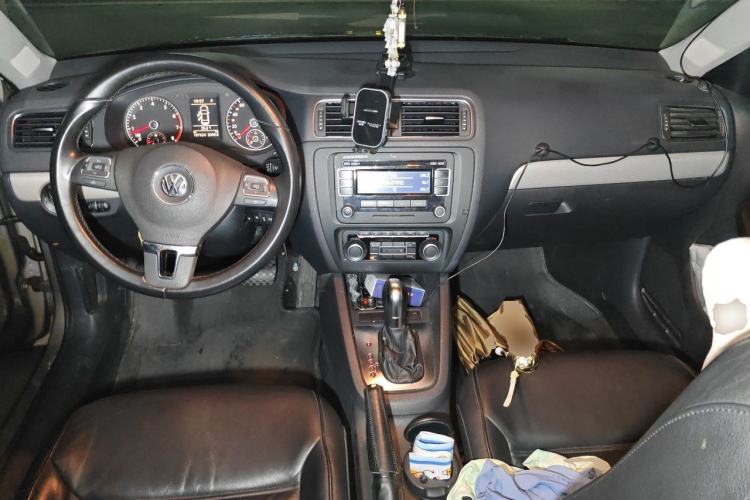 Used Volkswagen Sagitar 2012 1.4TSI Automatic Luxury Edition Center Console