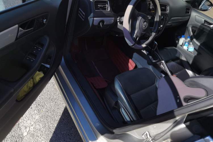 Used Volkswagen Sagitar 2012 1.6L Automatic Comfort Edition Driver Seat