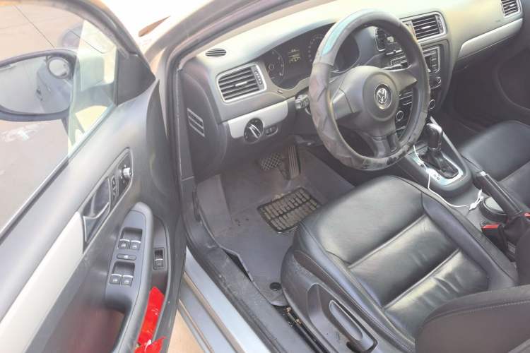 Used Volkswagen Sagitar 2012 1.6L Automatic Comfort Edition Driver Seat