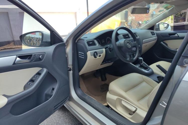 Used Volkswagen Sagitar 2012 1.6L Automatic Comfort Edition Driver Seat