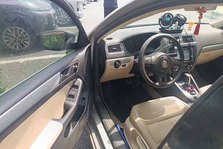 Used Volkswagen Sagitar 2012 1.6L Automatic Fashion Edition Driver Seat