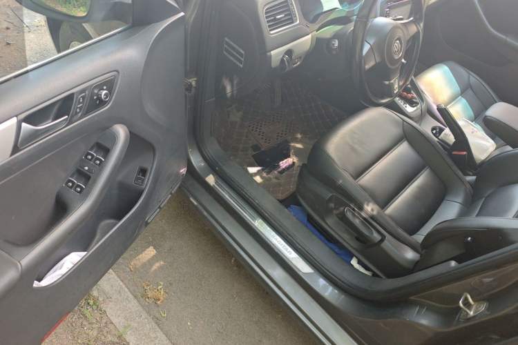 Used Volkswagen Sagitar 2012 1.6L Automatic Comfort Edition Driver Seat