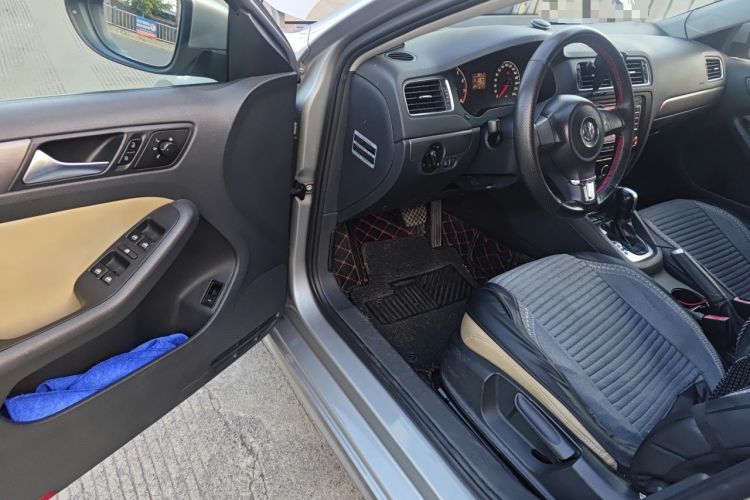 Used Volkswagen Sagitar 2012 1.6L Automatic Fashion Edition Driver Seat