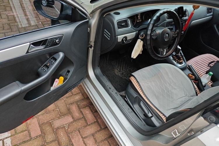 Used Volkswagen Sagitar 2012 1.4TSI Automatic Luxury Edition Driver Seat