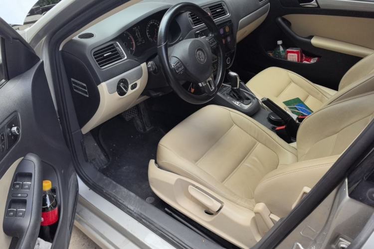 Used Volkswagen Sagitar 2012 1.4TSI Automatic Luxury Edition Driver Seat