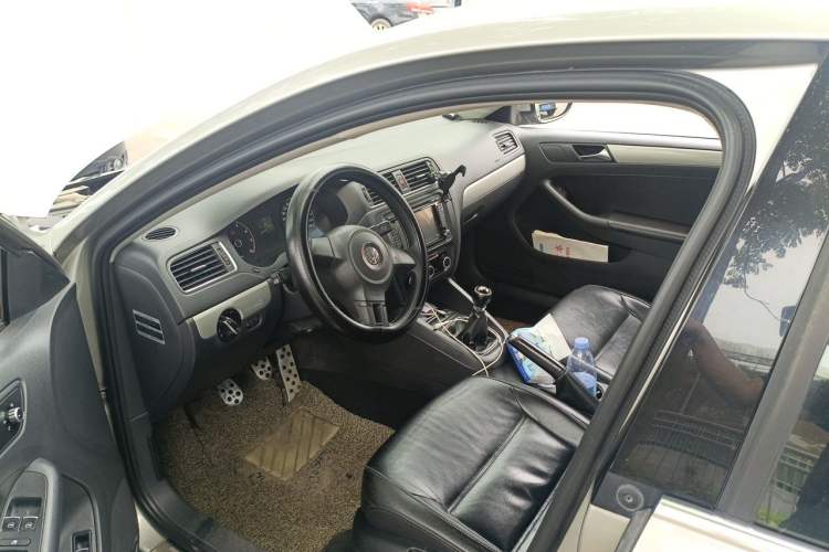 Used Volkswagen Sagitar 2012 1.6L Manual Comfort Model Driver Seat