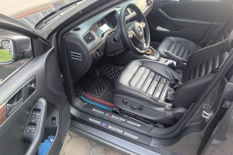 Used Volkswagen Sagitar 2012 1.4TSI Automatic Flagship Edition Driver Seat