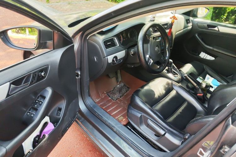 Used Volkswagen Sagitar 2012 1.4TSI Automatic Luxury Edition Driver Seat