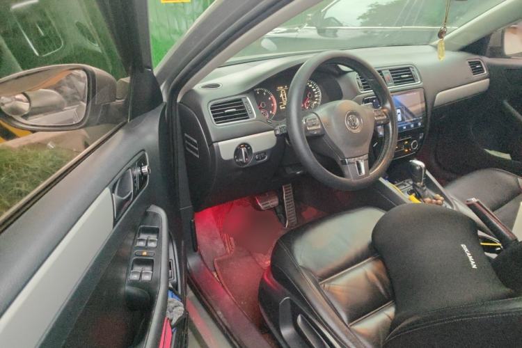 Used Volkswagen Sagitar 2012 1.4TSI Automatic Luxury Edition Driver Seat