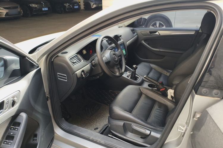 Used Volkswagen Sagitar 2012 1.6L Manual Comfort Model Driver Seat