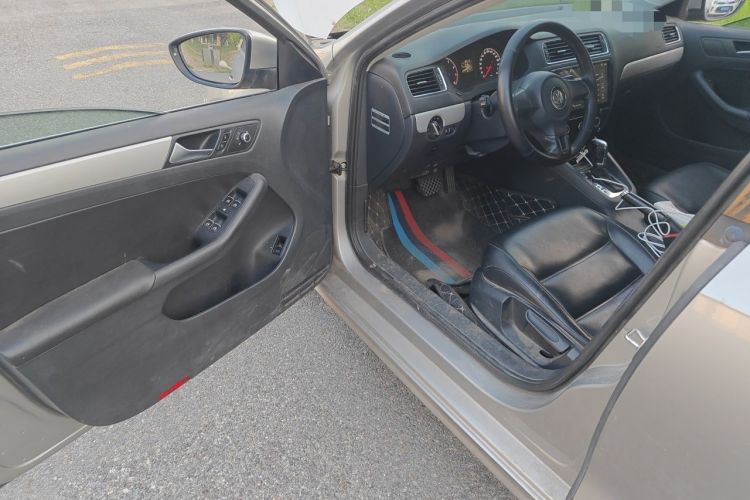 Used Volkswagen Sagitar 2012 1.6L Automatic Comfort Edition Driver Seat