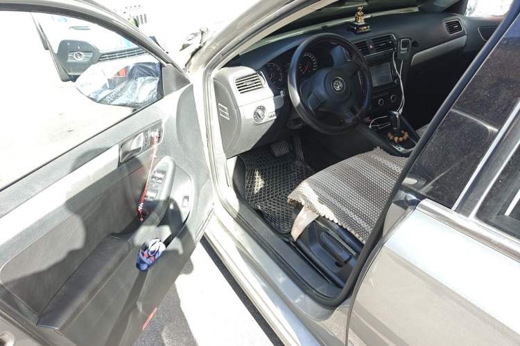 Used Volkswagen Sagitar 2012 1.6L Automatic Comfort Edition Driver Seat