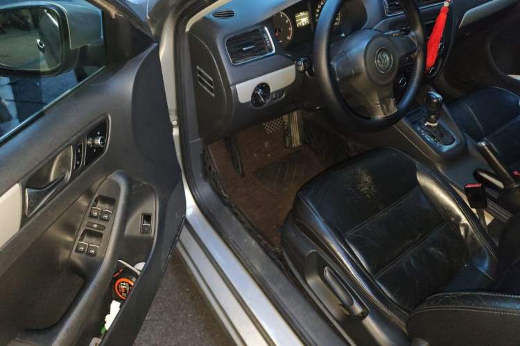 Used Volkswagen Sagitar 2012 1.6L Automatic Comfort Edition Driver Seat