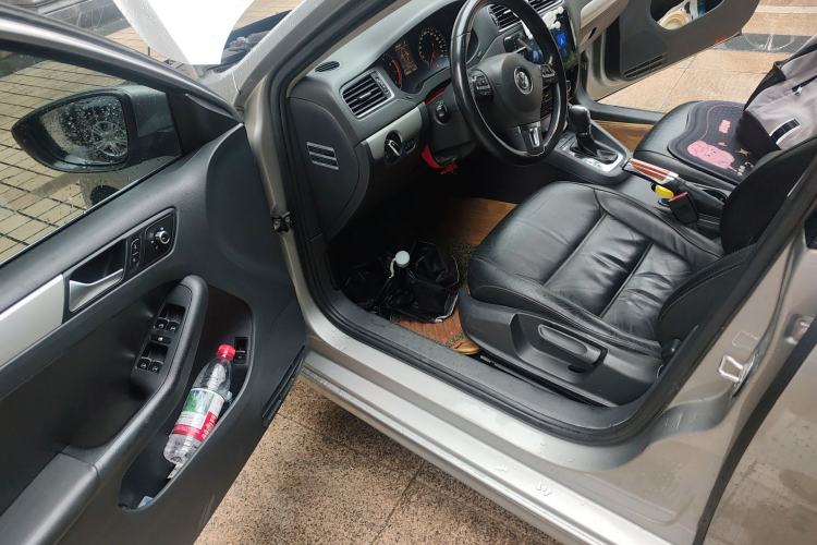 Used Volkswagen Sagitar 2012 1.4TSI Automatic Luxury Edition Driver Seat
