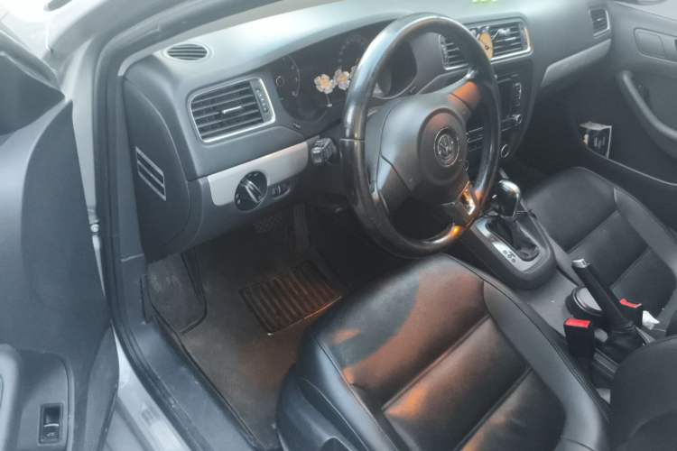 Used Volkswagen Sagitar 2012 1.6L Automatic Comfort Edition Driver Seat