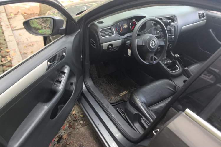Used Volkswagen Sagitar 2012 1.6L Manual Comfort Model Driver Seat