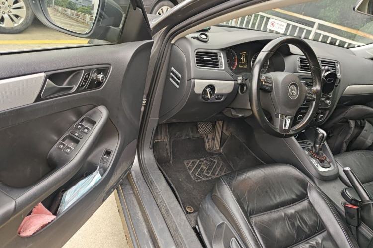 Used Volkswagen Sagitar 2012 1.4TSI Automatic Luxury Edition Driver Seat