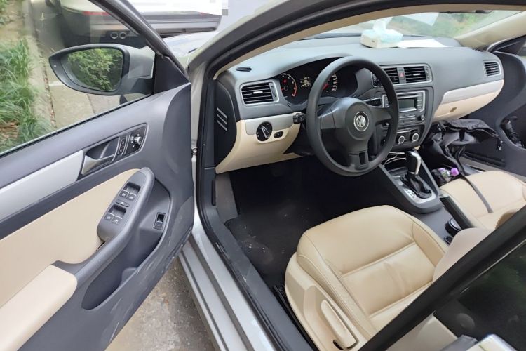Used Volkswagen Sagitar 2012 1.6L Automatic Comfort Edition Driver Seat