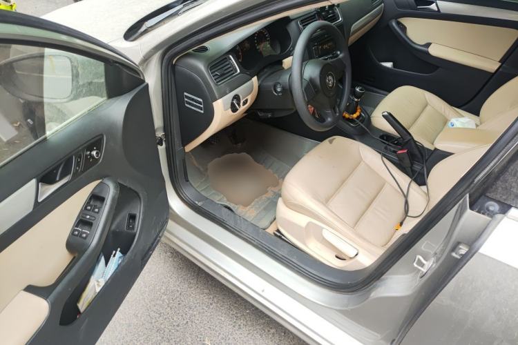 Used Volkswagen Sagitar 2012 1.6L Manual Comfort Model Driver Seat