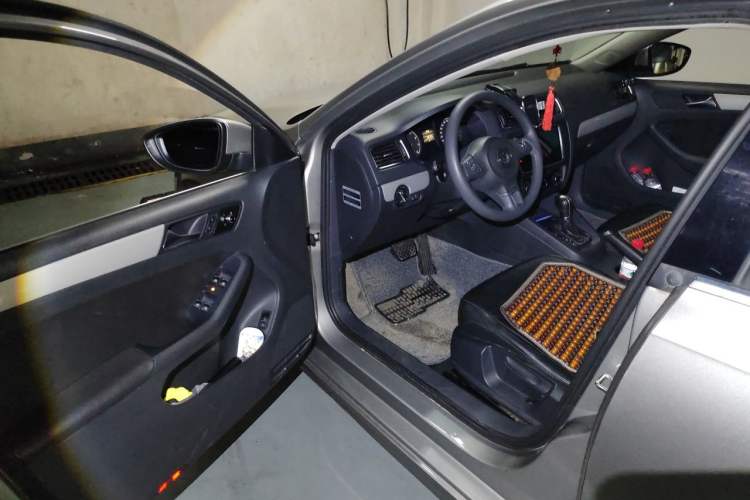 Used Volkswagen Sagitar 2012 1.6L Automatic Comfort Edition Driver Seat