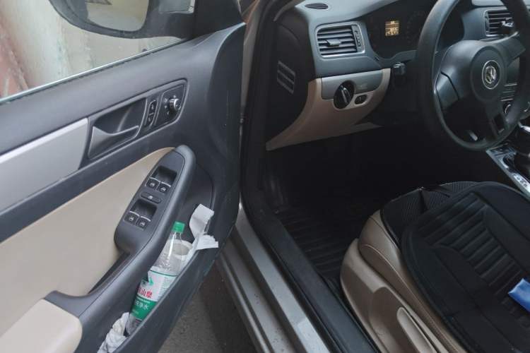 Used Volkswagen Sagitar 2012 1.6L Automatic Comfort Edition Driver Seat