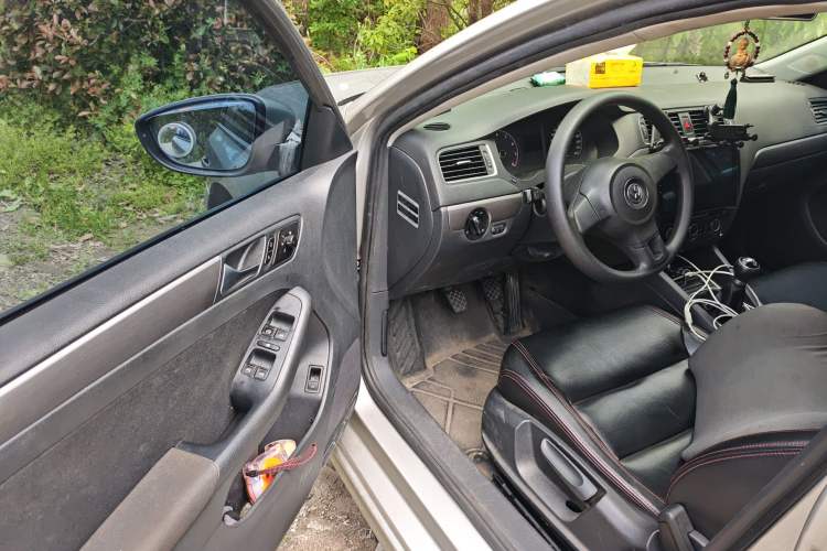 Used Volkswagen Sagitar 2012 1.6L Manual Fashion Edition Driver Seat