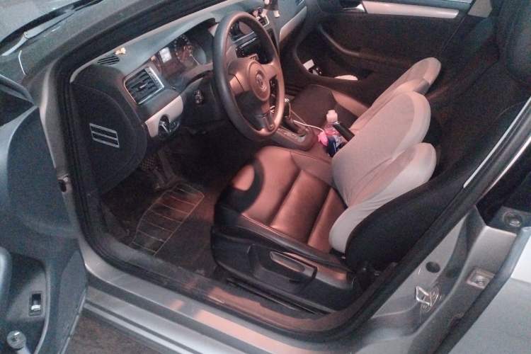 Used Volkswagen Sagitar 2012 1.6L Automatic Comfort Edition Driver Seat