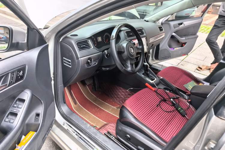 Used Volkswagen Sagitar 2012 1.6L Automatic Fashion Edition Driver Seat