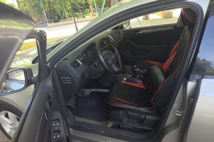 Used Volkswagen Sagitar 2012 1.4TSI Automatic Fashion Edition Driver Seat
